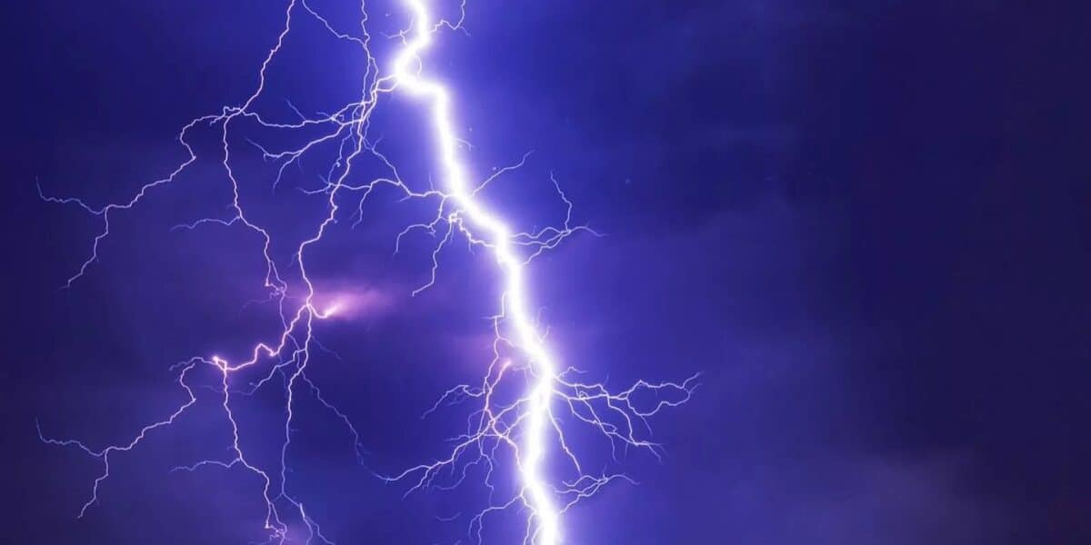 La Dirección Meteorológica de Chile actualizó su aviso por probables tormentas eléctricas y chubascos aislados para las regiones de O'Higgins y el Maule este viernes 11 de septiembre.