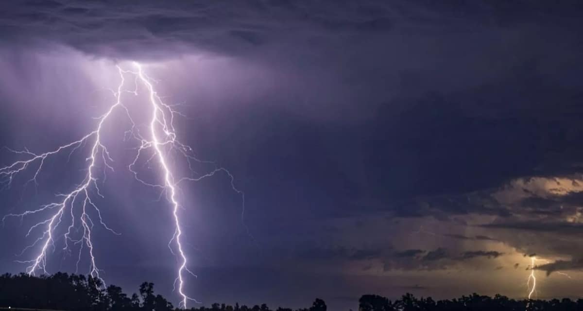 La Dirección Meteorológica de Chile emitió avisos por lluvias, tormentas eléctricas y calor para Arica y Parinacota y Tarapacá durante el 17 y 18 de septiembre.