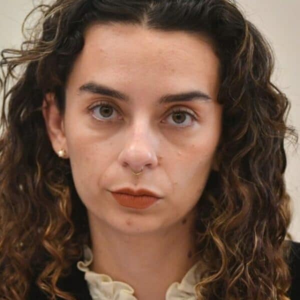 Javiera Rodríguez, diputada del Partido Republicano conocida como Capitana Rodríguez, durante una jornada legislativa. La parlamentaria denunció a un académico de la Universidad Católica por un comentario en X.