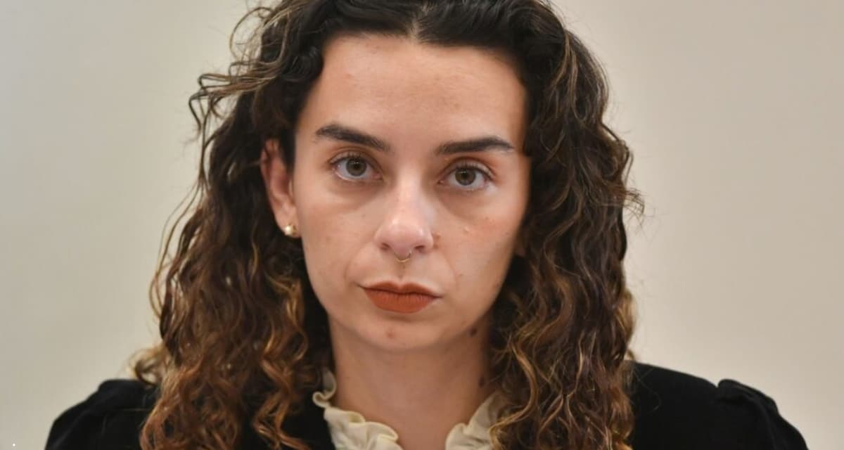 Javiera Rodríguez, diputada del Partido Republicano conocida como Capitana Rodríguez, durante una jornada legislativa. La parlamentaria denunció a un académico de la Universidad Católica por un comentario en X.