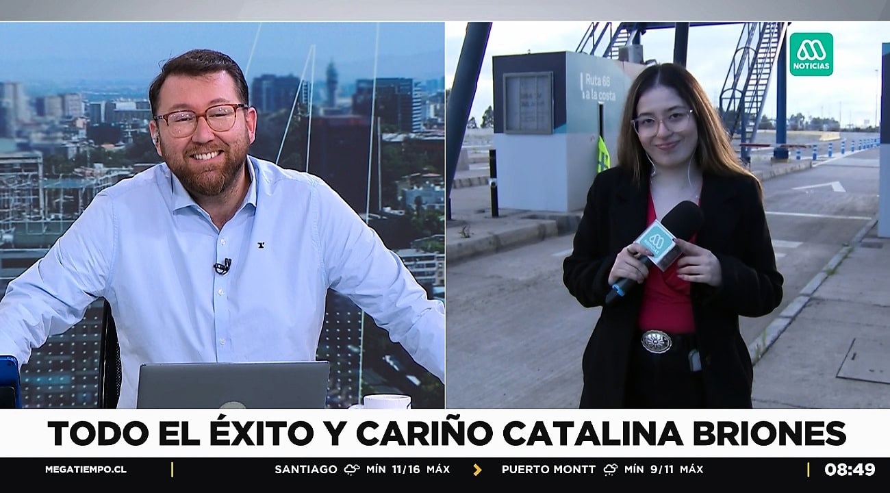 Catalina Briones en su último despacho desde terreno para Meganoticias, mientras en pantalla se leía el mensaje "Todo el éxito y cariño".