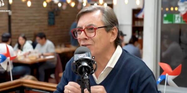 Claudio Fariña durante su furiosa defensa a José Antonio Kast en el Peyo Podcast.