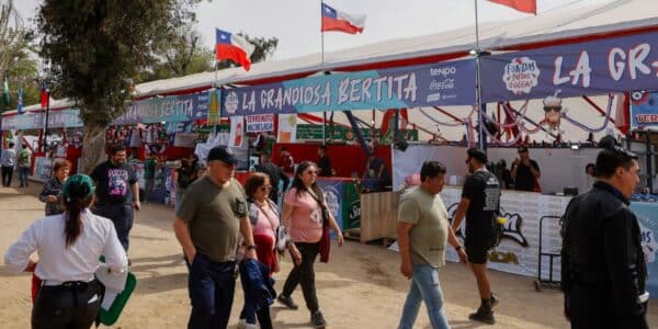 Qué comercios abren y cuáles cierran en Fiestas Patrias: supermercados y malls cierran el 18 y 19 de septiembre por feriados irrenunciables del comercio