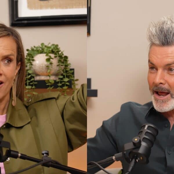 Diana Bolocco y Cristián Sánchez en el set de su podcast, el espacio donde la animadora hizo una íntima revelación que dejó en shock a su esposo