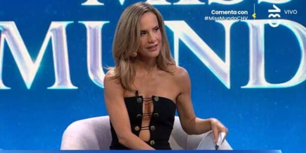 Diana Bolocco protagonizó un blooper con el micrófono abierto durante la transmisión de CHV de la final de Miss Mundo 2026 en Vietnam.