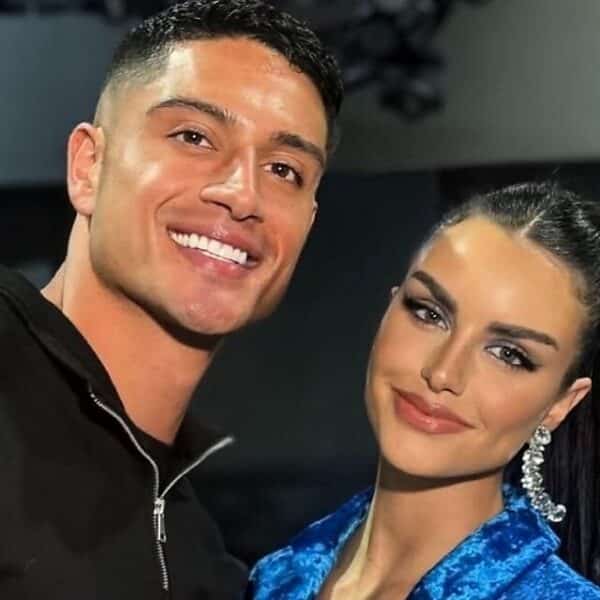 Emilia Dides y Sammis Reyes en una imagen juntos, la pareja que enfrenta rumores de crisis mientras la cantante reaparece en redes con un potente mensaje
