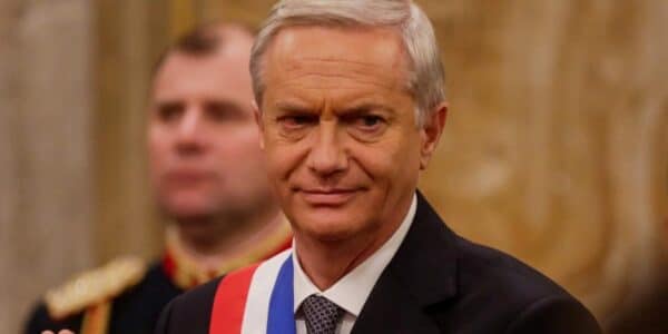 Encuesta Cadem: desaprobación del Presidente Kast llega al 60% y la aprobación del canciller Pérez Mackenna cae al 43% antes del viaje a la ONU.