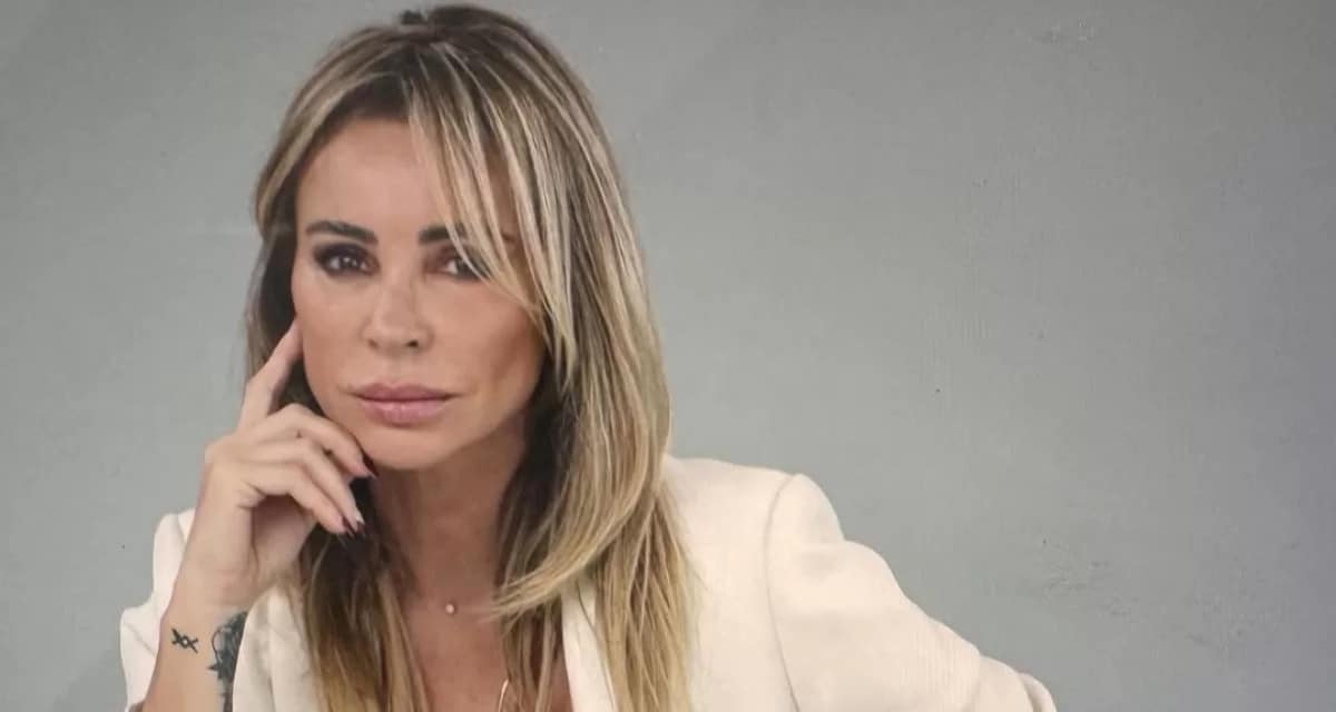 Eva Gómez posa con atuendo negro en su arriesgada sesión de fotos de Instagram que provocó lluvia de elogios