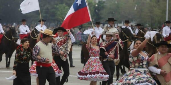 Congreso Nacional en Valparaíso, donde la Comisión de Gobierno Interior de la Cámara aprobó en general el proyecto que busca declarar feriado nacional el 17 de septiembre de 2026
