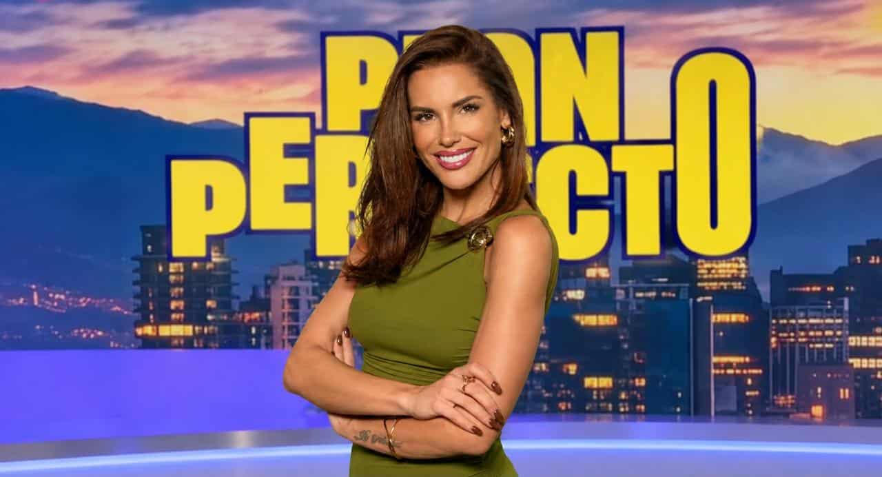 Una mujer de cabello castaño, con vestido verde sin mangas y brazos cruzados, sonríe en un estudio frente a un fondo urbano al atardecer con el logo amarillo de Plan Perfecto.