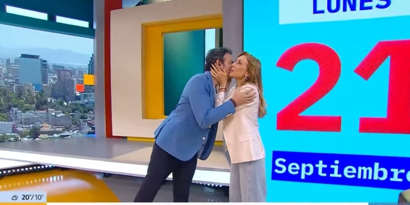 Gonzalo Ramírez junto a Karen Doggenweiler en su debut como conductor reemplazante de Mucho Gusto, en reemplazo de José Antonio Neme.