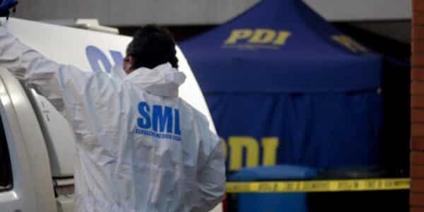 Homicidio en Peñalolén: hombre fue asesinado de un disparo al defender a una mujer en pelea de pareja en calle Quebrada San Pedro y PDI busca al imputado