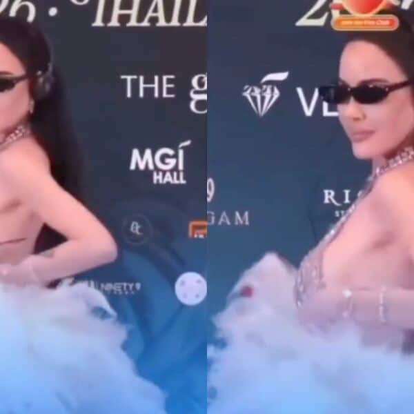 Ignacia Michelson durante su presentación como DJ en el Miss Grand International 2026 en Tailandia, donde sufrió un desperfecto con su vestido en pleno show