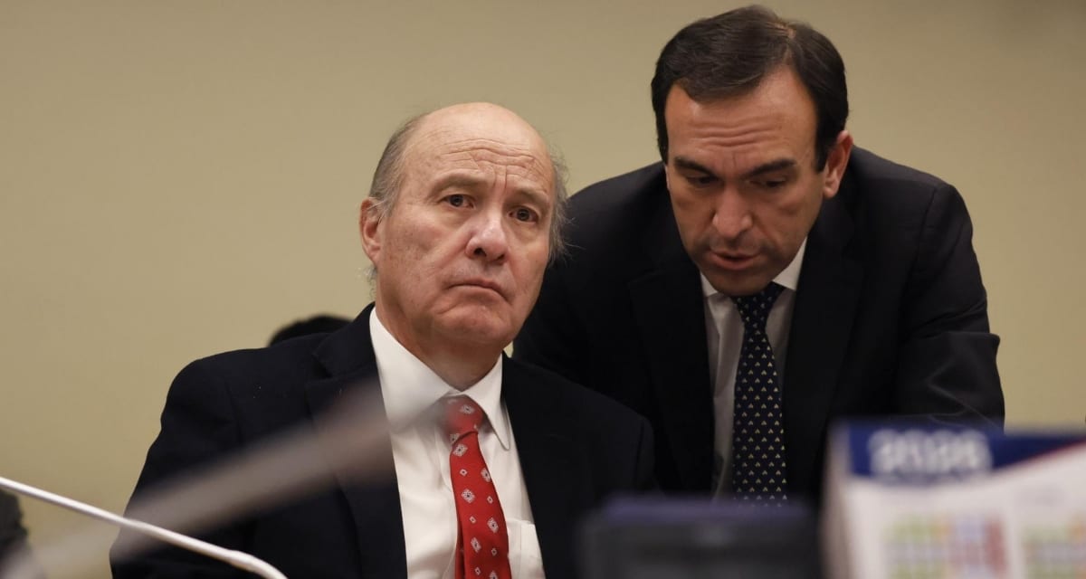 Jorge Quiroz, ministro de Hacienda, cuestionado por la caída del Imacec de julio, el peor dato en tres años