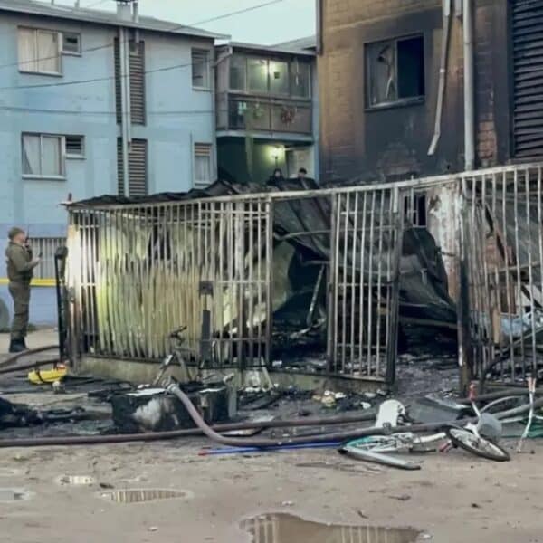 Block de departamentos afectado por el incendio en Cerrillos que dejó una pareja fallecida y derivó en la detención de una mujer