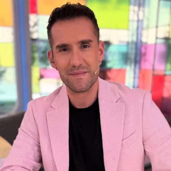 El periodista Jaime Figueroa sonriendo tras confirmar su llegada al equipo de Canal 13