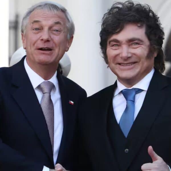 El Presidente de Argentina, Javier Milei, desató la indignación transversal de diputados y senadores chilenos tras emitir un polémico discurso en el Foro Madrid realizado en Santiago, donde insultó a sus opositores políticos y se refirió al derrocamiento de Salvador Allende.