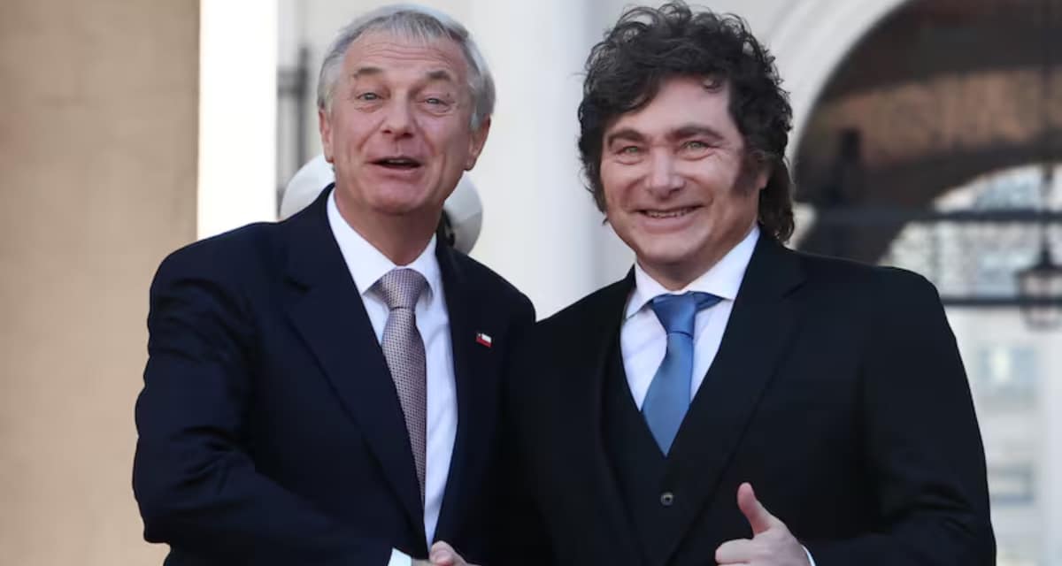 El Presidente de Argentina, Javier Milei, desató la indignación transversal de diputados y senadores chilenos tras emitir un polémico discurso en el Foro Madrid realizado en Santiago, donde insultó a sus opositores políticos y se refirió al derrocamiento de Salvador Allende.