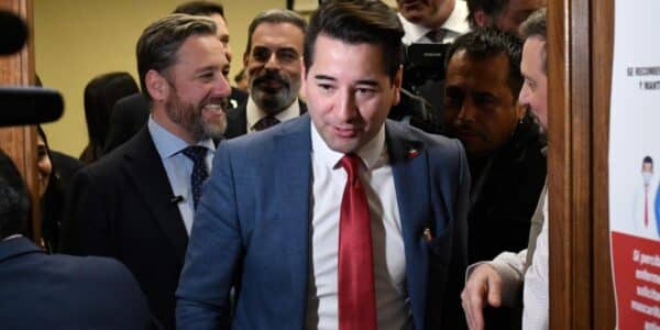 El diputado Javier Olivares afirmó que las Malvinas son inglesas al defender la soberanía chilena del Estrecho de Magallanes y desató críticas en Argentina