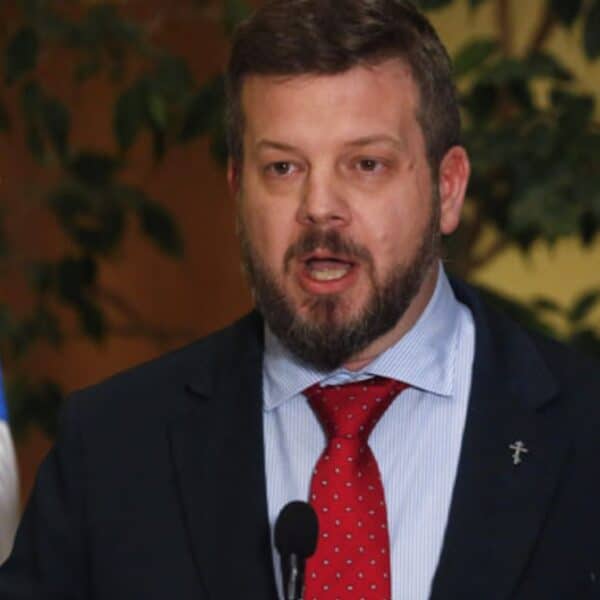 Johannes Kaiser, líder del Partido Nacional Libertario, durante una entrevista radial