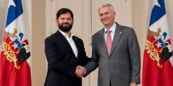 El presidente José Antonio Kast durante una actividad oficial, en alusión al estudio de la Fundación Nodo XXI que reveló que un 38,2% de quienes votaron por él en 2025 hoy se declara arrepentido, un grupo compuesto principalmente por mujeres de sectores medios y bajos sin identificación ideológica que evalúa negativamente la gestión del Gobierno.