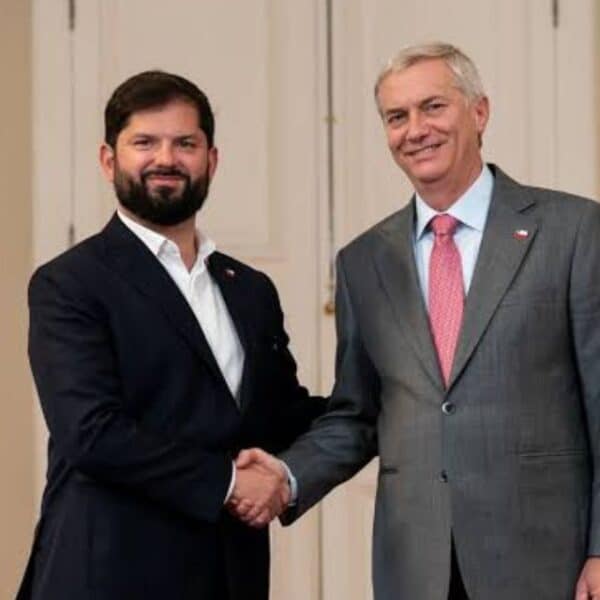 El presidente José Antonio Kast durante una actividad oficial, en alusión al estudio de la Fundación Nodo XXI que reveló que un 38,2% de quienes votaron por él en 2025 hoy se declara arrepentido, un grupo compuesto principalmente por mujeres de sectores medios y bajos sin identificación ideológica que evalúa negativamente la gestión del Gobierno.