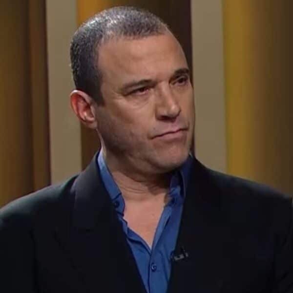 Julián Elfenbein mantiene contrato vigente con Chilevisión, pero sin proyectos en carpeta, mientras Pasapalabra regresa al canal con Diana Bolocco y grabaciones en octubre