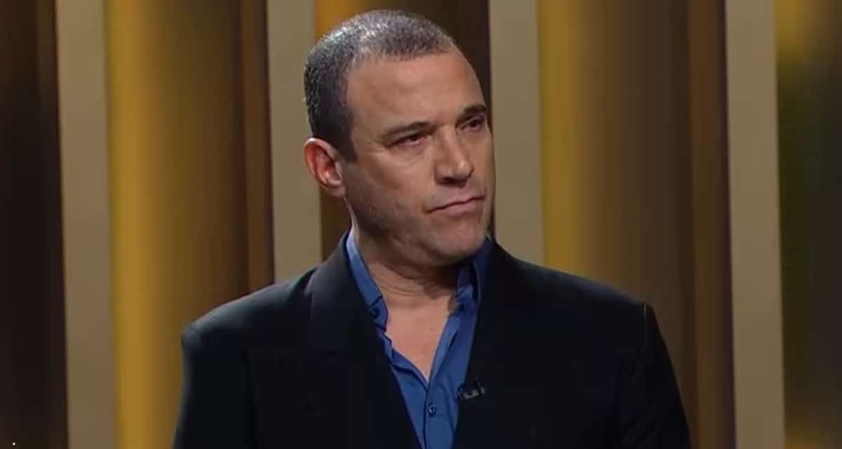 Julián Elfenbein mantiene contrato vigente con Chilevisión, pero sin proyectos en carpeta, mientras Pasapalabra regresa al canal con Diana Bolocco y grabaciones en octubre