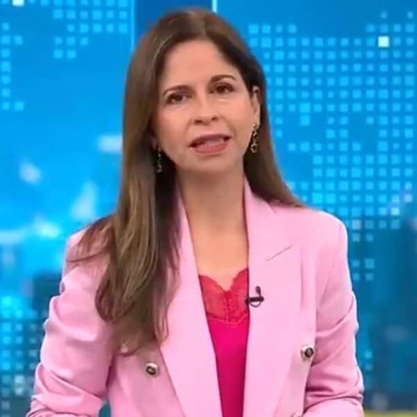Karina Álvarez en el estudio de CHV Noticias, donde protagonizó un nuevo momento viral por sus dichos sobre el transporte público de Santiago.