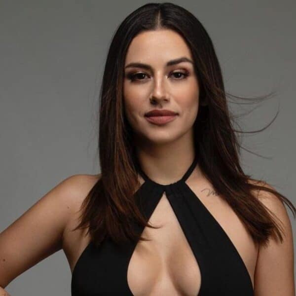 Un video de Karla Melo con un actor chileno generó rumores de romance.