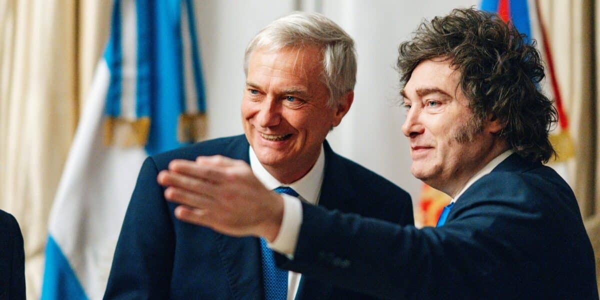 El Presidente José Antonio Kast explicó en Radio ADN por qué no le exigió a Javier Milei firmar en Chile la corrección del decreto argentino sobre el Estrecho de Magallanes