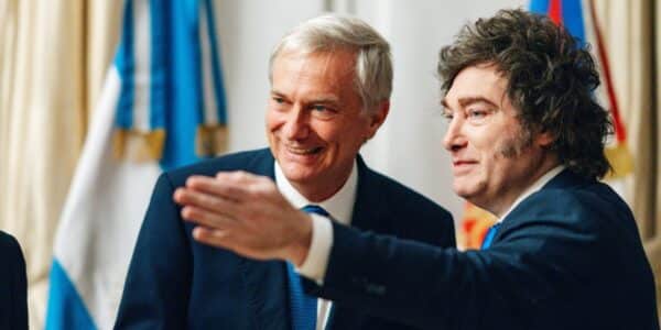 El Presidente José Antonio Kast explicó en Radio ADN por qué no le exigió a Javier Milei firmar en Chile la corrección del decreto argentino sobre el Estrecho de Magallanes