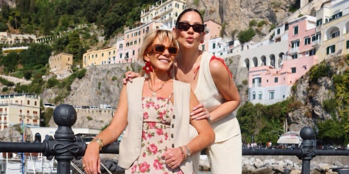 Kel Calderón y Raquel Argandoña mostraron el giro de su viaje por Europa con fotos en Amalfi, Italia, tras superar el percance que las obligó a caminar hasta su hotel