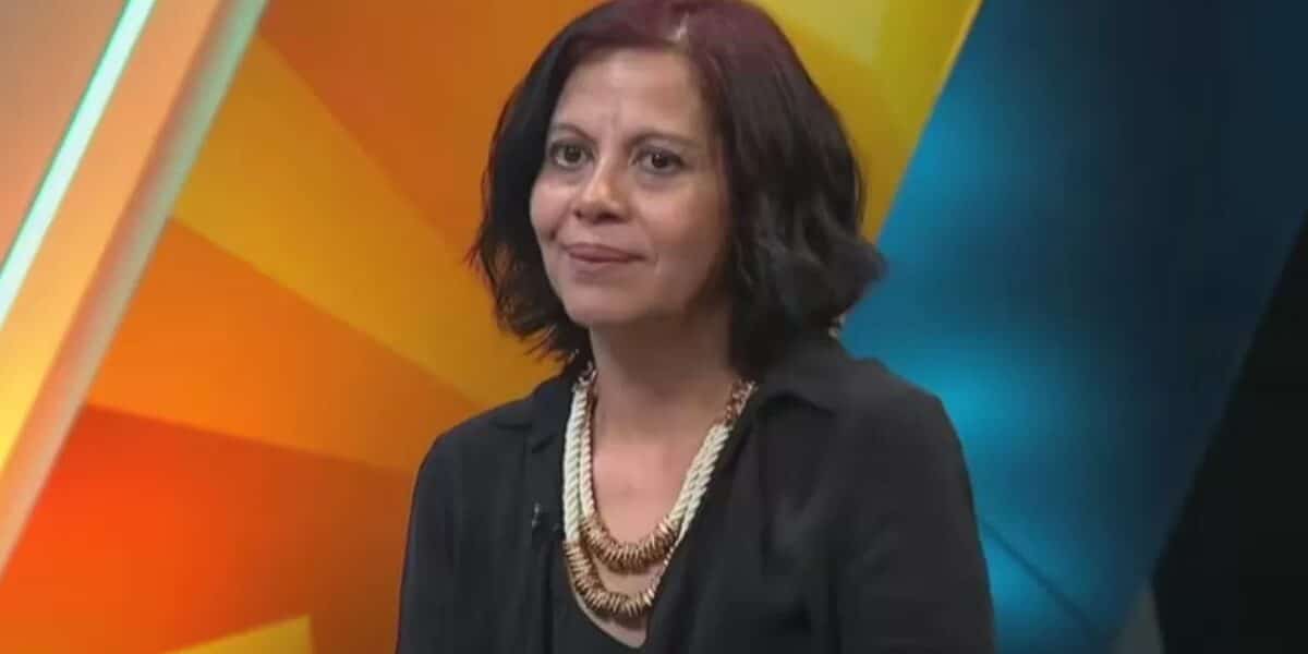 Laura Landaeta, escritora y comunicadora chilena, fue cuestionada por el programa Modo Cahuín que aseguró que no sería periodista titulada, dato no comprobado que ya generó reacciones