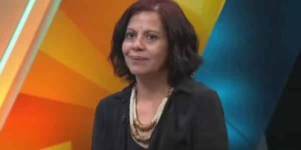 Laura Landaeta, escritora y comunicadora chilena, fue cuestionada por el programa Modo Cahuín que aseguró que no sería periodista titulada, dato no comprobado que ya generó reacciones