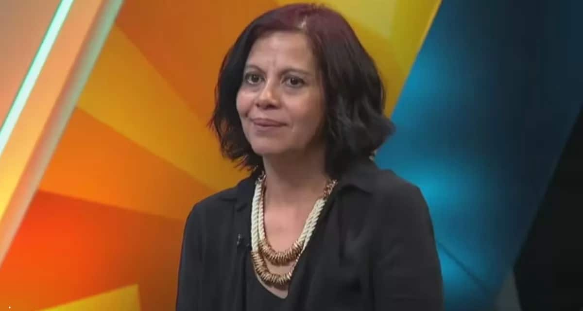 Laura Landaeta, escritora y comunicadora chilena, fue cuestionada por el programa Modo Cahuín que aseguró que no sería periodista titulada, dato no comprobado que ya generó reacciones