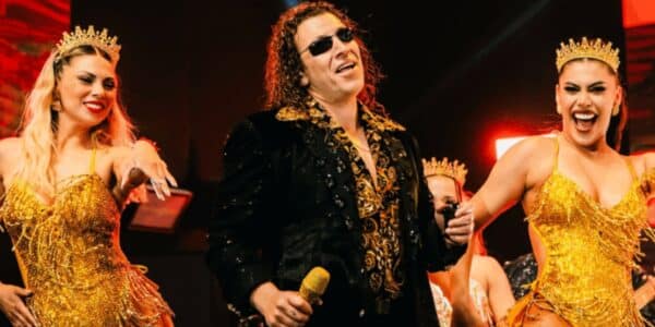 Leo Rey durante su presentación en La Gran Fonda de Chile, el show que gatilló la polémica con La Noche y su posterior comunicado.