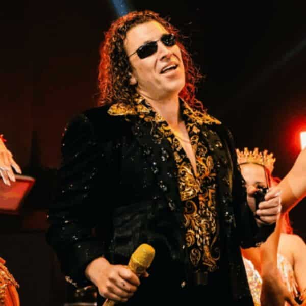 Leo Rey durante su presentación en La Gran Fonda de Chile, el show que gatilló la polémica con La Noche y su posterior comunicado.