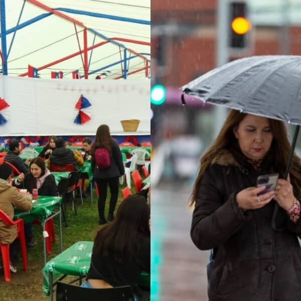 Persona con paraguas bajo la lluvia en Santiago ante pronóstico de precipitaciones para Fiestas Patrias