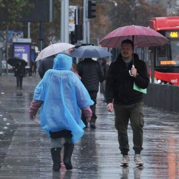 El pronóstico anticipa el regreso de la lluvia a Santiago entre el miércoles 9 y el viernes 11 de septiembre, con hasta 12 milímetros el jueves.