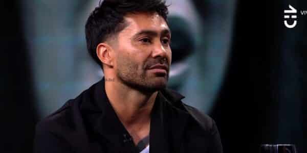 Luis "Mago" Jiménez durante su entrevista en Primer Plano, con el tatuaje de "María José" visible en su cuello.