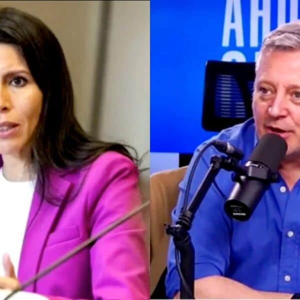 María José Gatica, senadora de Renovación Nacional y jefa de bancada de su partido, en una imagen de su trabajo parlamentario, en un contexto en que la legisladora protagonizó un tenso cruce en vivo con Juan Manuel Astorga al plantear un cambio de gabinete en el Gobierno.