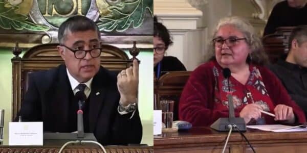 Mario Desbordes en el concejo municipal de Santiago visiblemente molesto durante la sesión