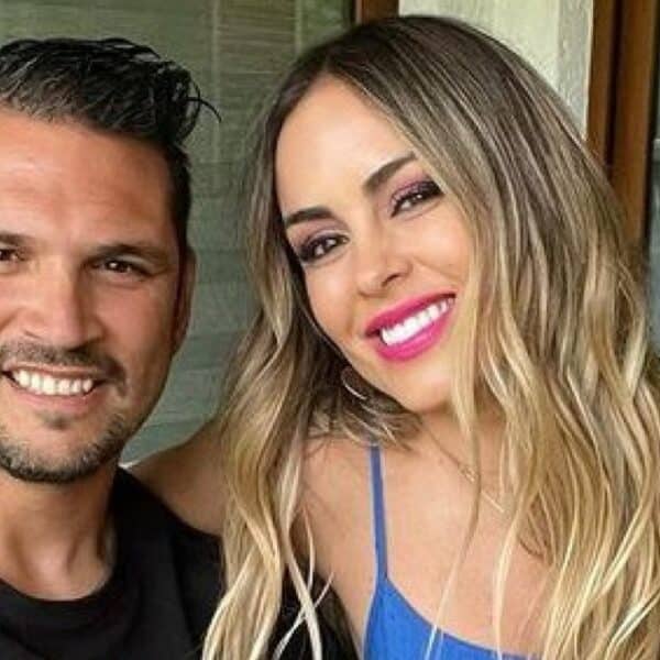 Maura Rivera bailando en un registro de Instagram que sorprendió a sus seguidores y provocó la reacción de su esposo, Mark González.