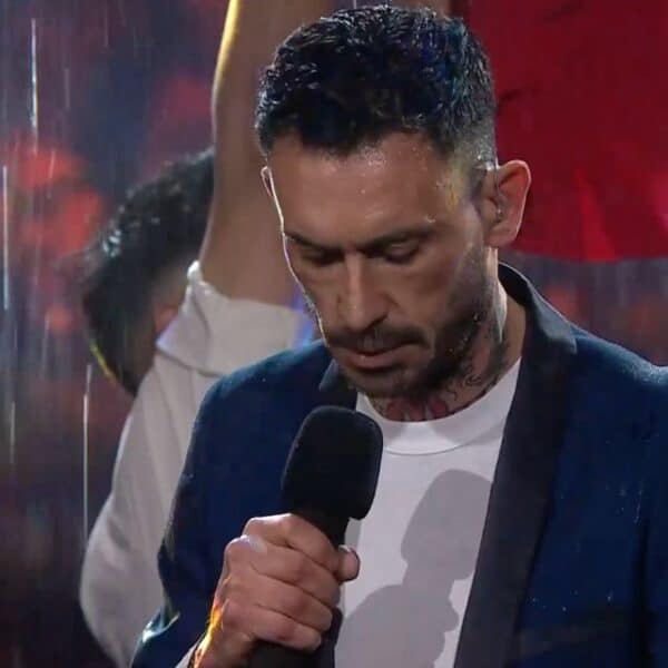 El exfutbolista Mauricio Pinilla enfrenta un complejo momento personal luego de que su núcleo familiar, encabezado por sus hermanas, decidiera intervenir drásticamente para resguardar su salud ante su alta y conflictiva exposición mediática en la televisión.