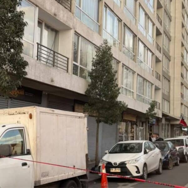 Niño cae de edificio Santiago: menor de 9 años falleció tras precipitarse desde el noveno piso y la Fiscalía investiga el hecho.