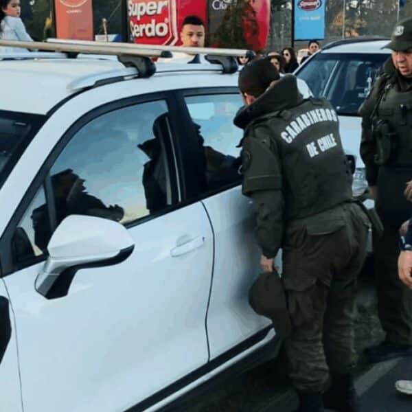 Un niño inconsciente en Temuco fue rescatado desde un vehículo por inspectores municipales y Carabineros durante Fiestas Patrias.
