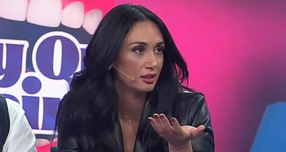 Pamela Jiles reveló en Sígueme que a Ale Valle le pusieron un alfiler en su asiento en SQP y según Fanny Mazuela la responsable habría sido Pamela Díaz