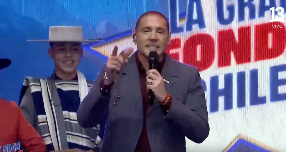 Pancho Saavedra rompió el libreto en la inauguración de La Gran Fonda de Chile en el Parque O'Higgins, se tomó un vino al seco y dedicó una paya con mensaje a quienes conducen el país