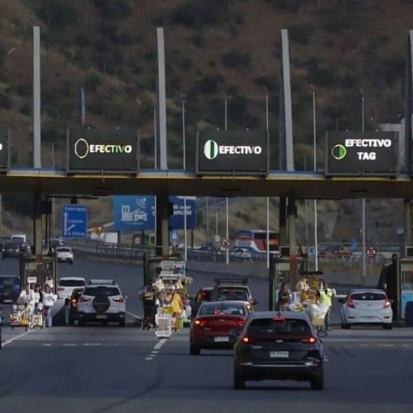 El peaje a luca opera este domingo en las rutas 5 Norte, 5 Sur y 68 por el masivo retorno de vehículos a Santiago tras Fiestas Patrias.